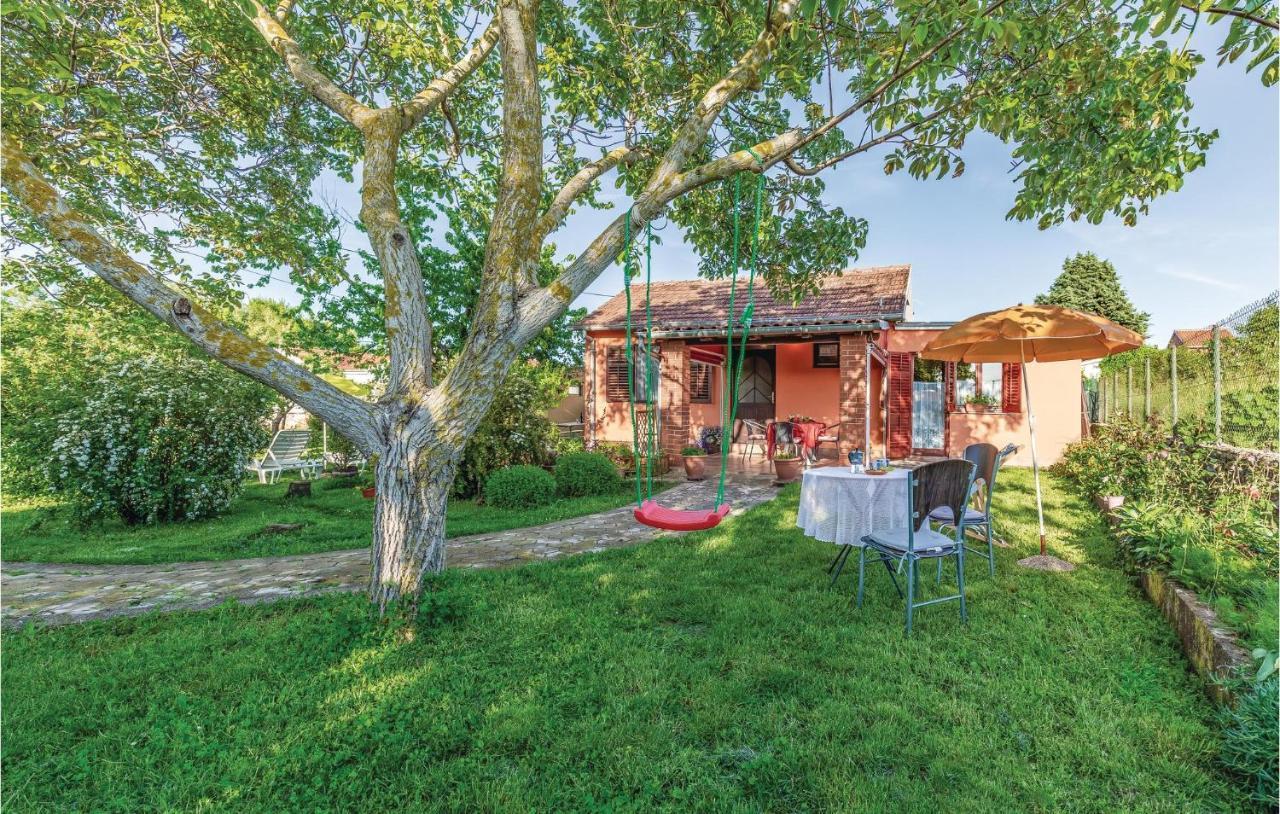 1 Bedroom Pet Friendly Home In Šišan 外观 照片