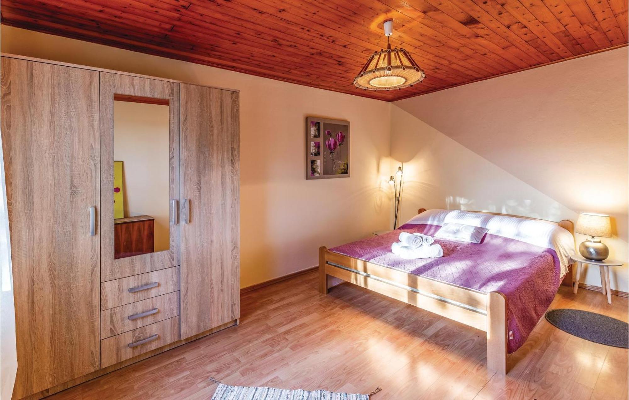 1 Bedroom Pet Friendly Home In Šišan 外观 照片