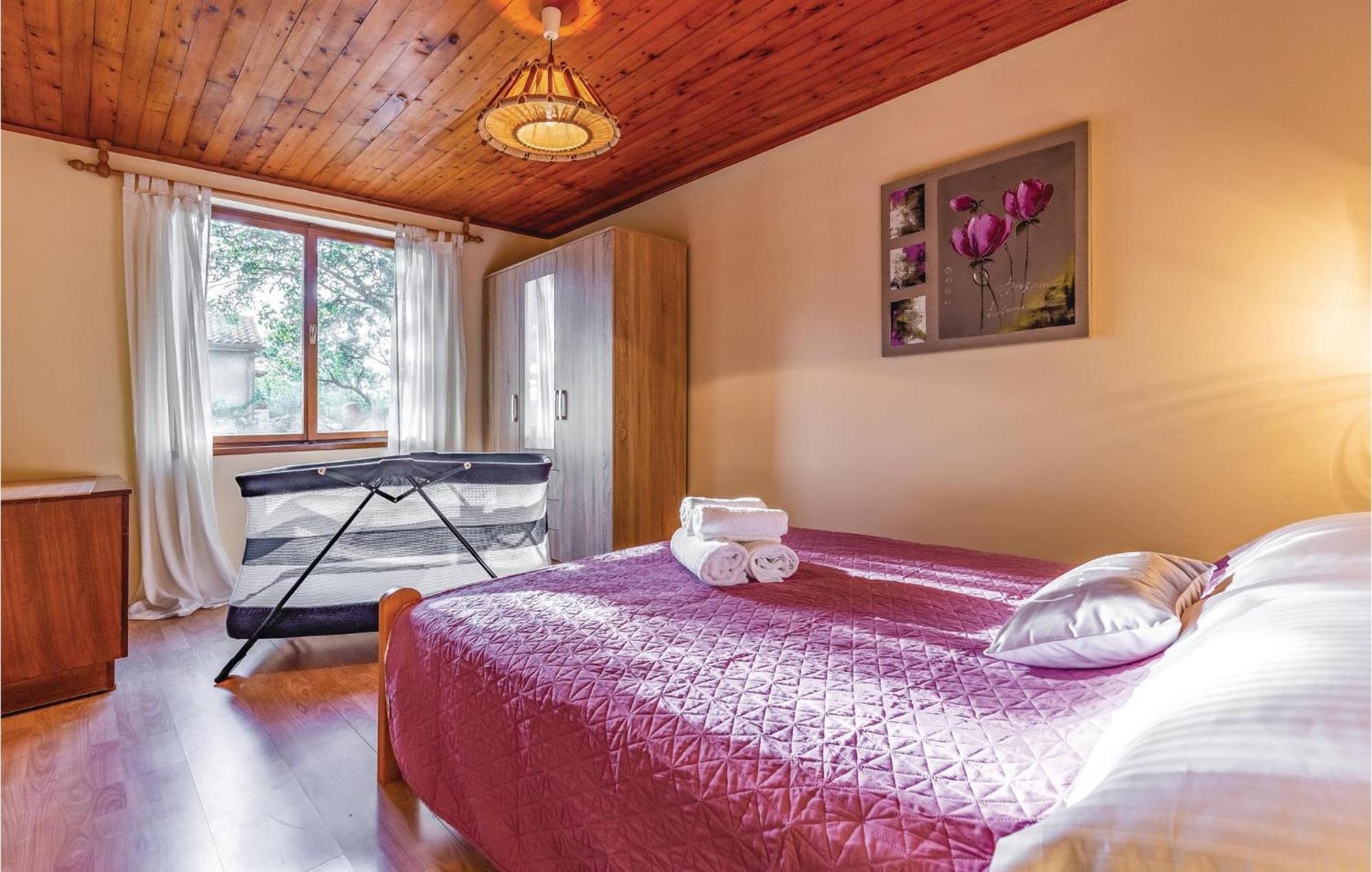 1 Bedroom Pet Friendly Home In Šišan 外观 照片