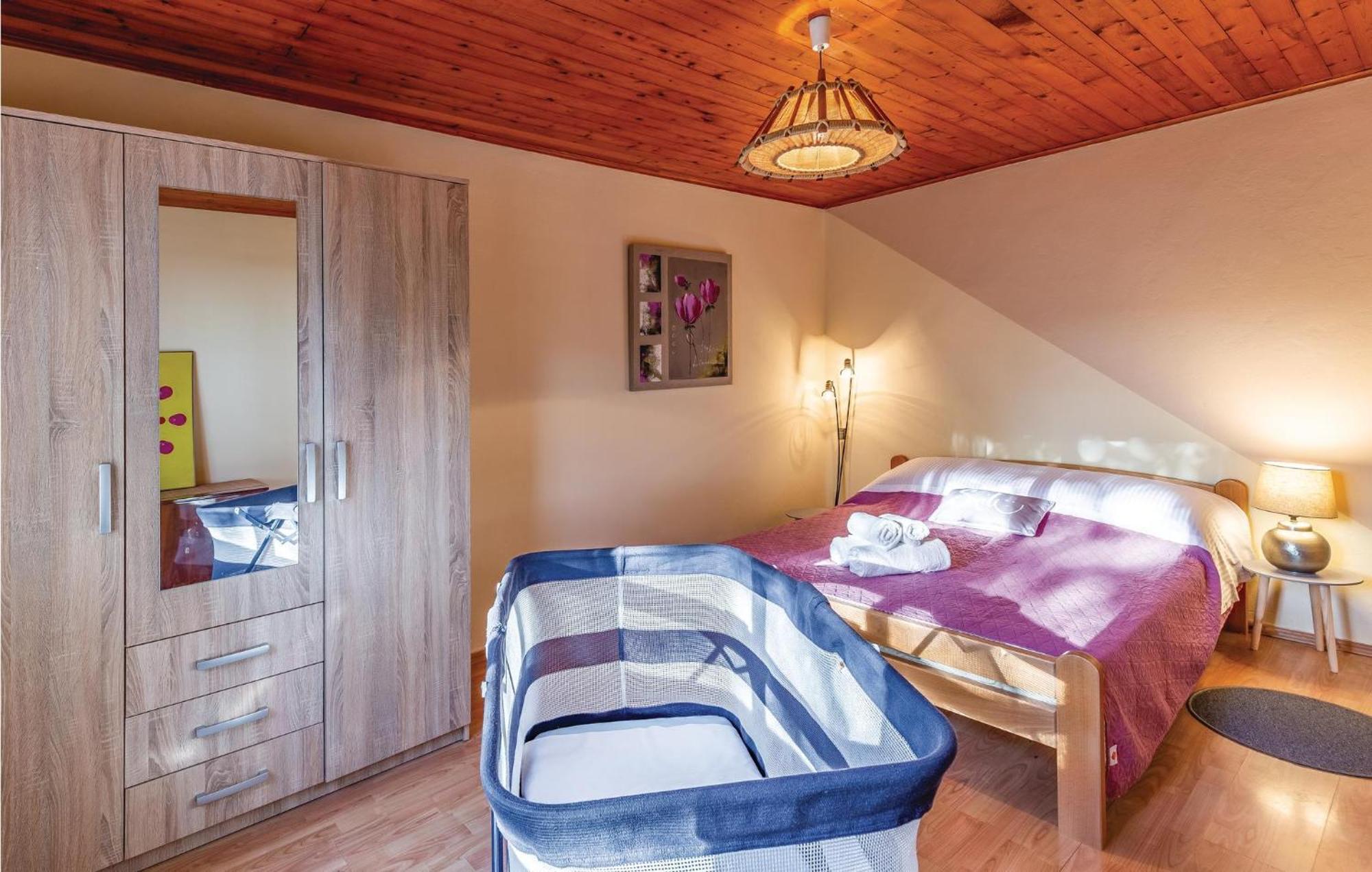1 Bedroom Pet Friendly Home In Šišan 外观 照片