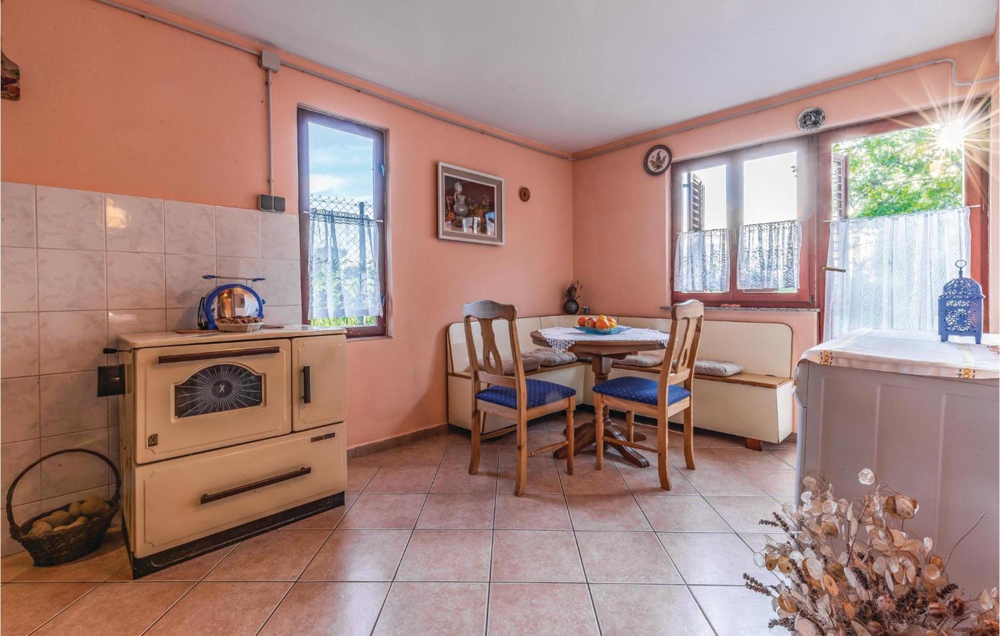 1 Bedroom Pet Friendly Home In Šišan 外观 照片