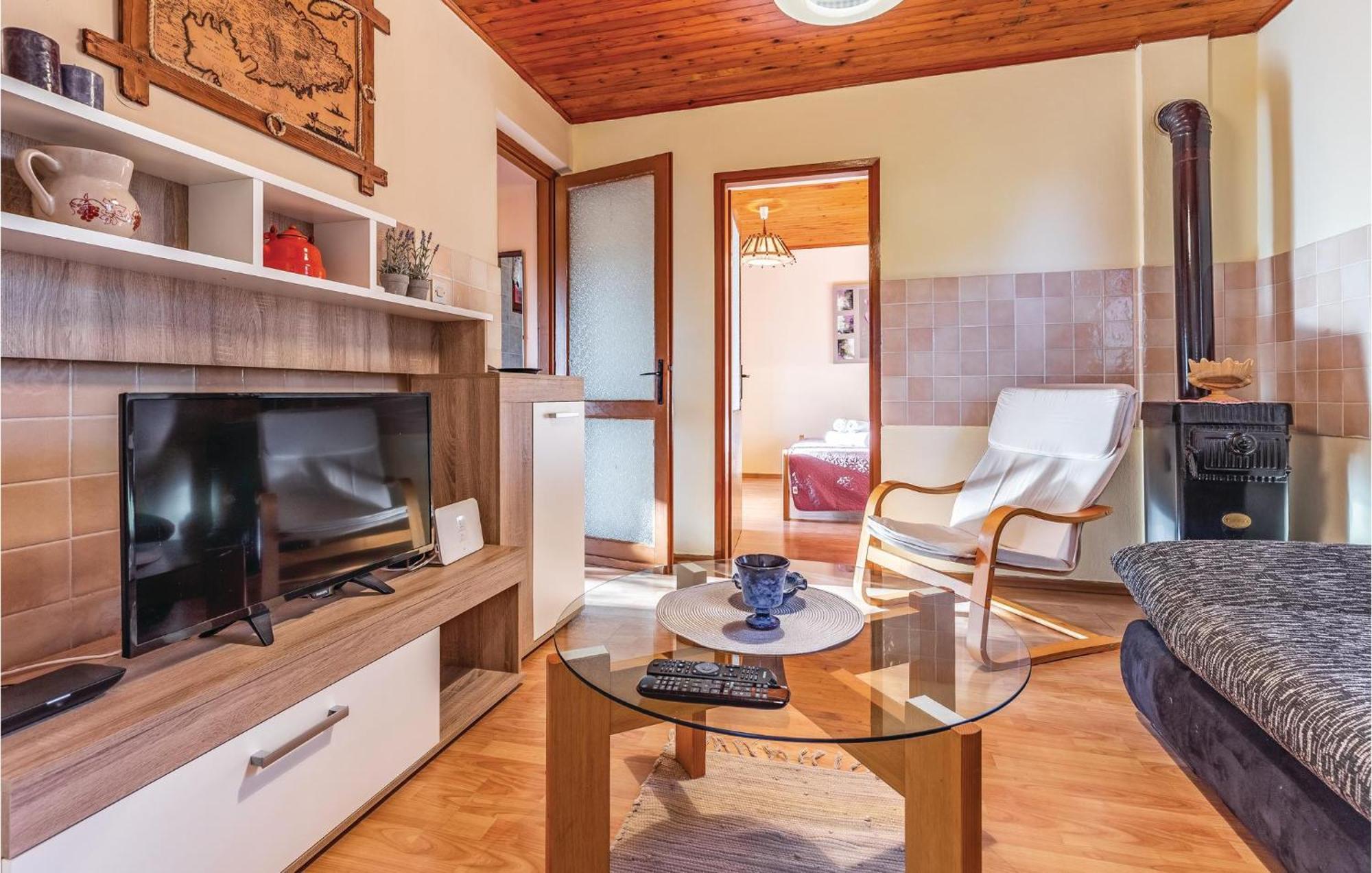 1 Bedroom Pet Friendly Home In Šišan 外观 照片