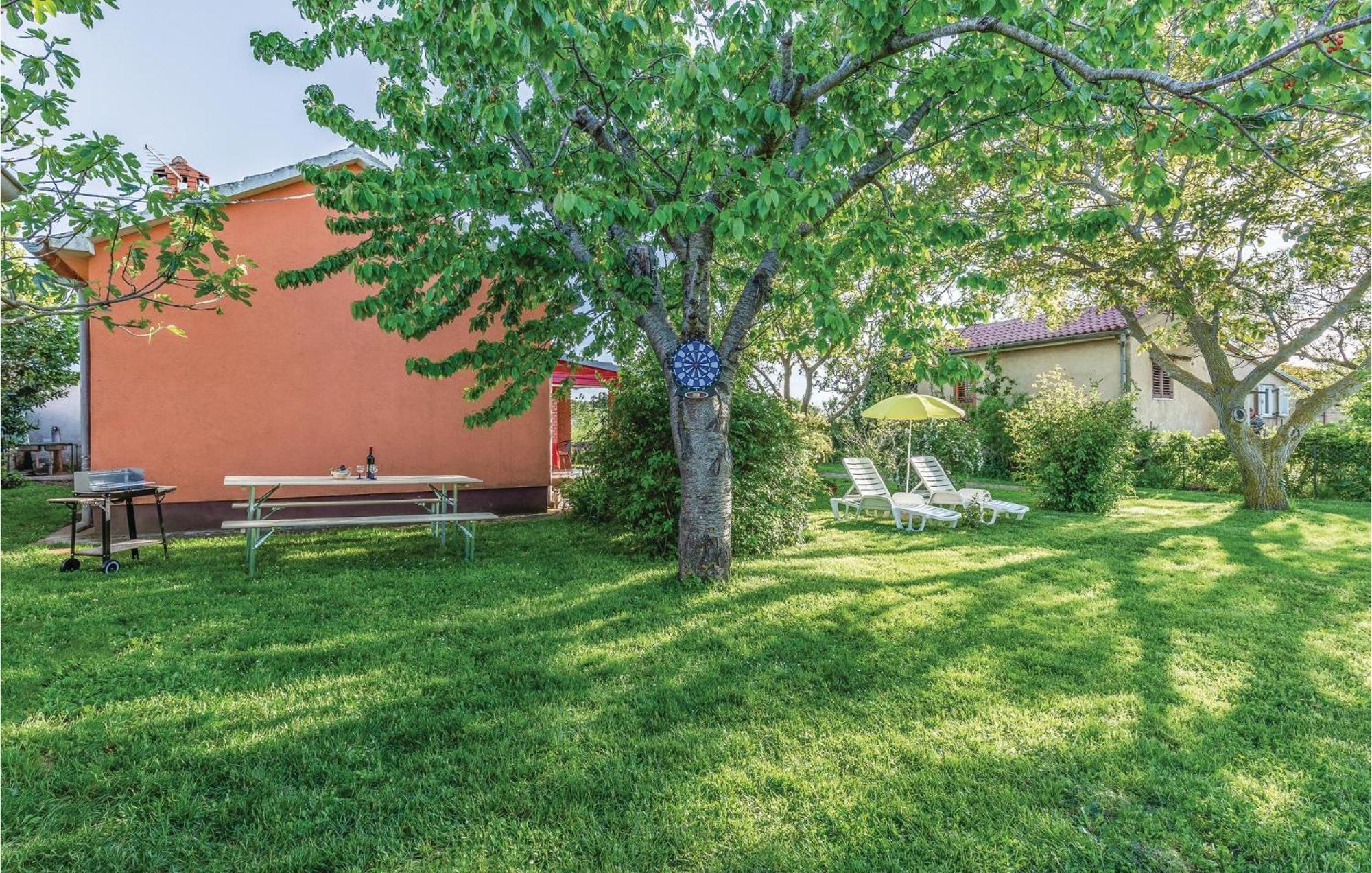 1 Bedroom Pet Friendly Home In Šišan 外观 照片