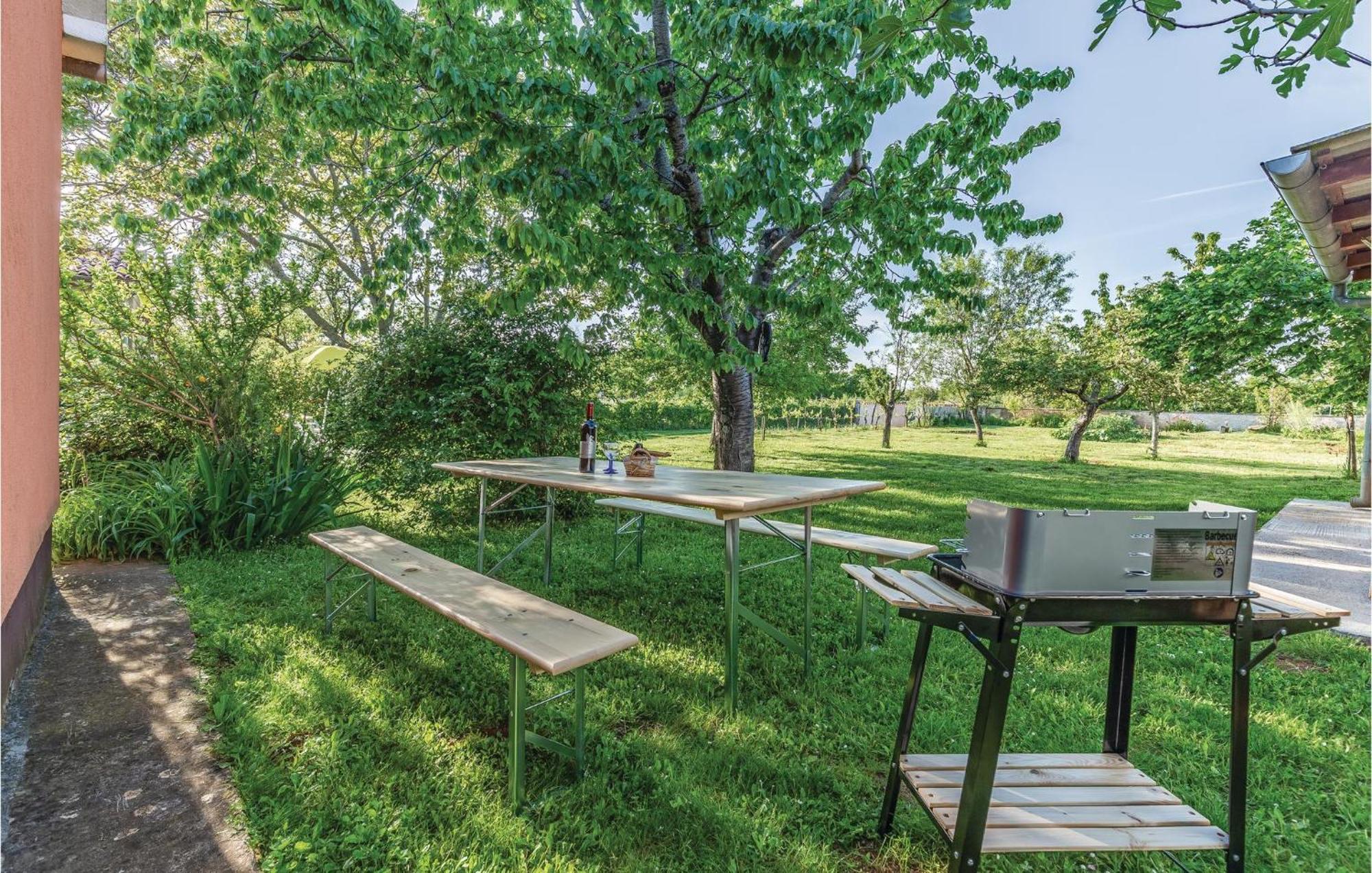 1 Bedroom Pet Friendly Home In Šišan 外观 照片