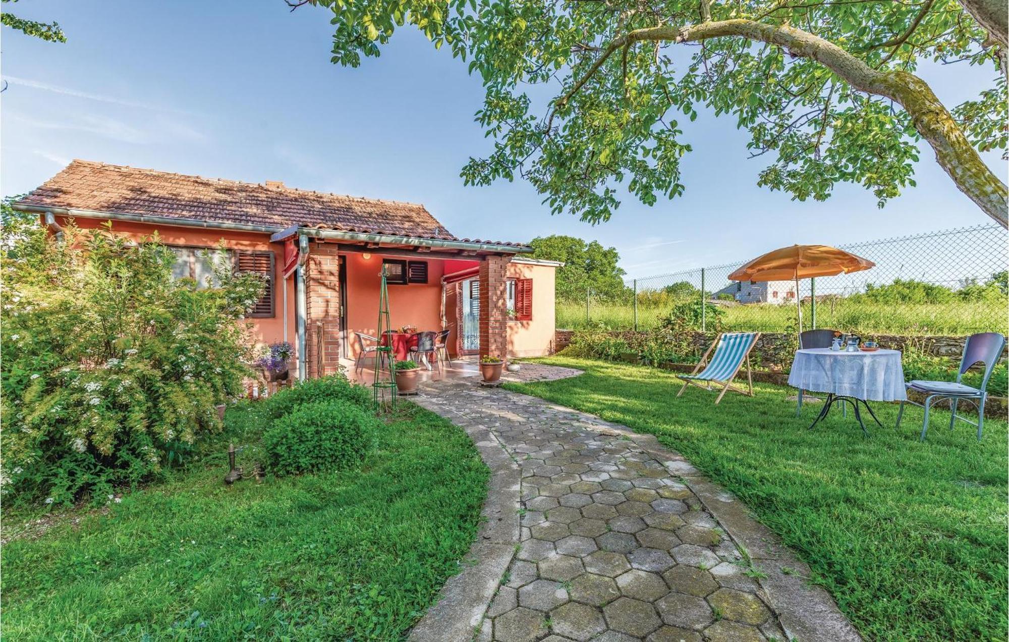 1 Bedroom Pet Friendly Home In Šišan 外观 照片